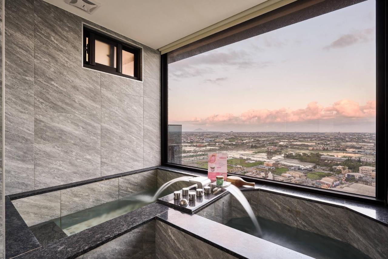 Cuncyue Hot Spring Resort Лодун Екстер'єр фото A modern Japanese bath