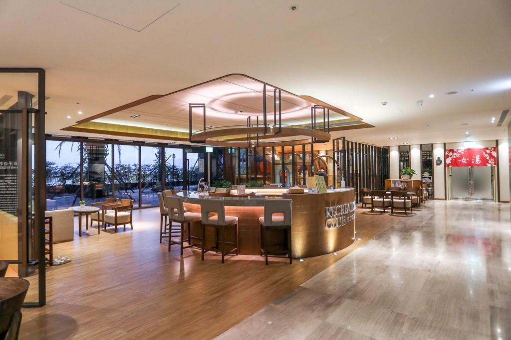 Cuncyue Hot Spring Resort Лодун Екстер'єр фото The lounge at the airport