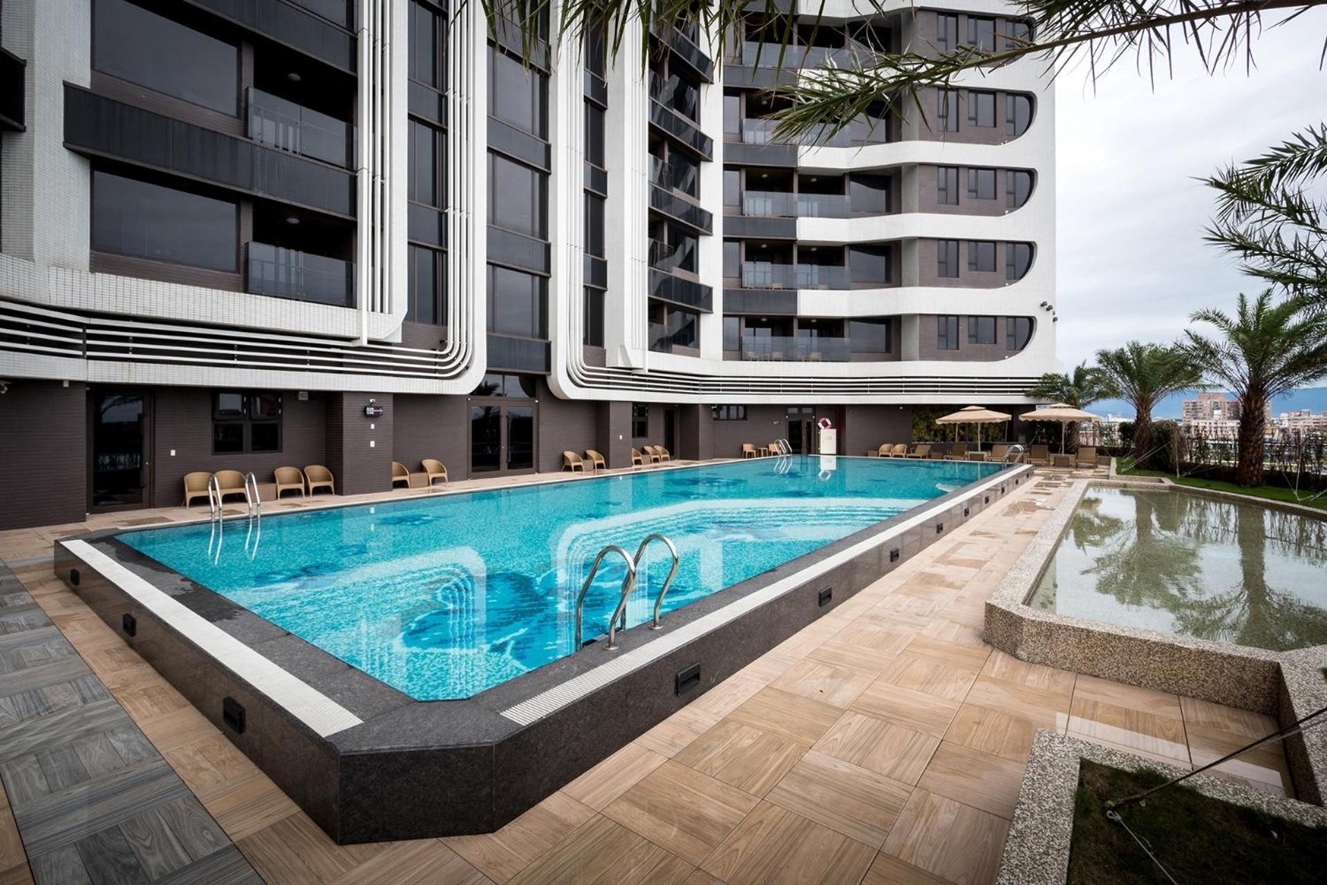 Cuncyue Hot Spring Resort Лодун Екстер'єр фото The swimming pool at the hotel