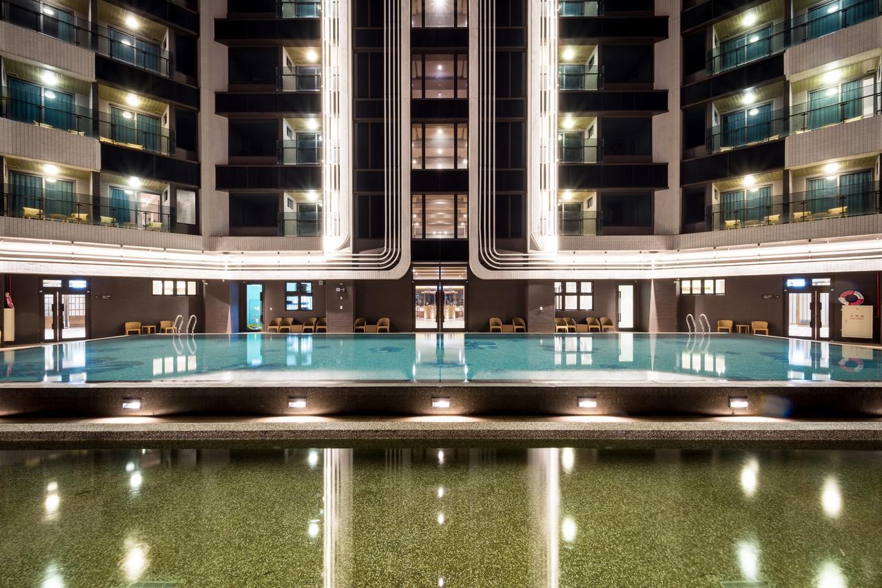 Cuncyue Hot Spring Resort Лодун Екстер'єр фото The swimming pool at the hotel